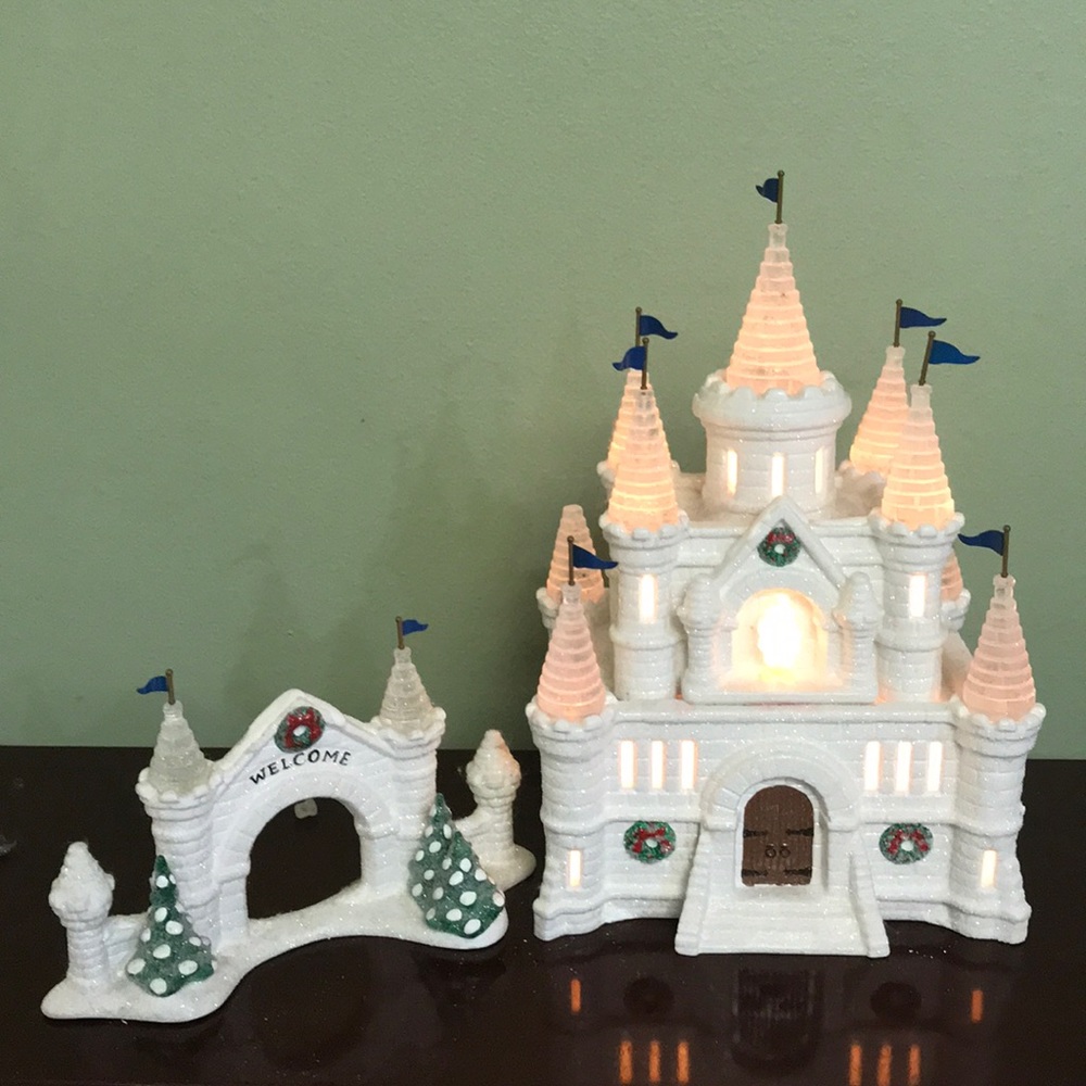 DEPT 56 SNOW VILLAGE CARNIVAL ICE PALACE